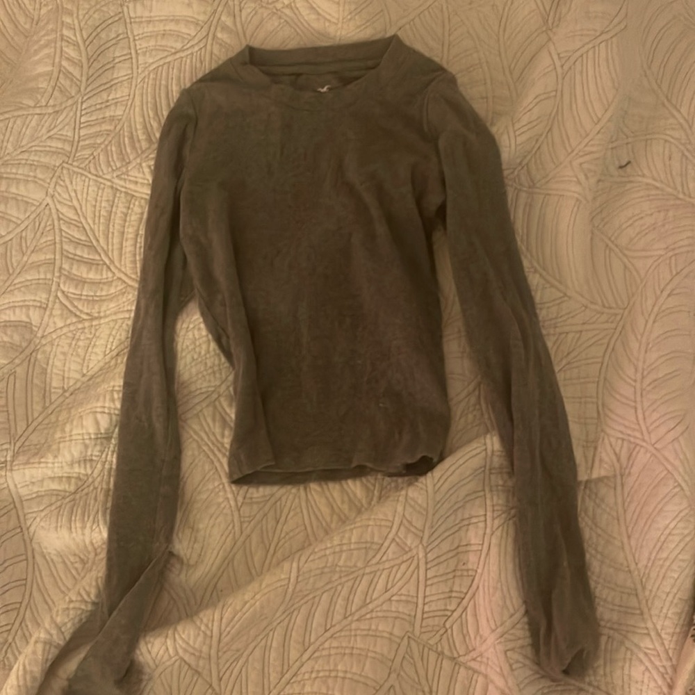 hollister gray long sleeve top!